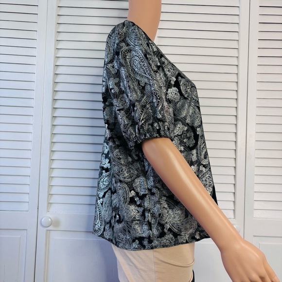 MICHAEL KORS Silver Foil Paisley Wrap V-Neck Shirt Size Large - Picture 4 of 8
